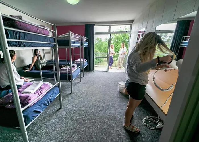 Hostel Base *